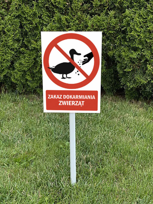 Zakaz dokarmiania zwierząt tabliczka na trawnik na słupku trzonku