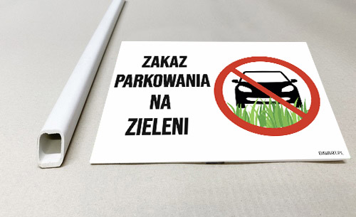 Zakaz parkowania na zieleni tabliczka na trawnik na słupku trzonku