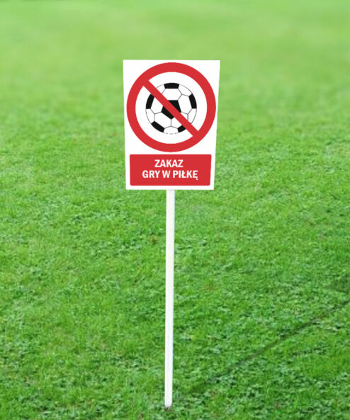 Tabliczka na słupku zakaz gry w piłkę